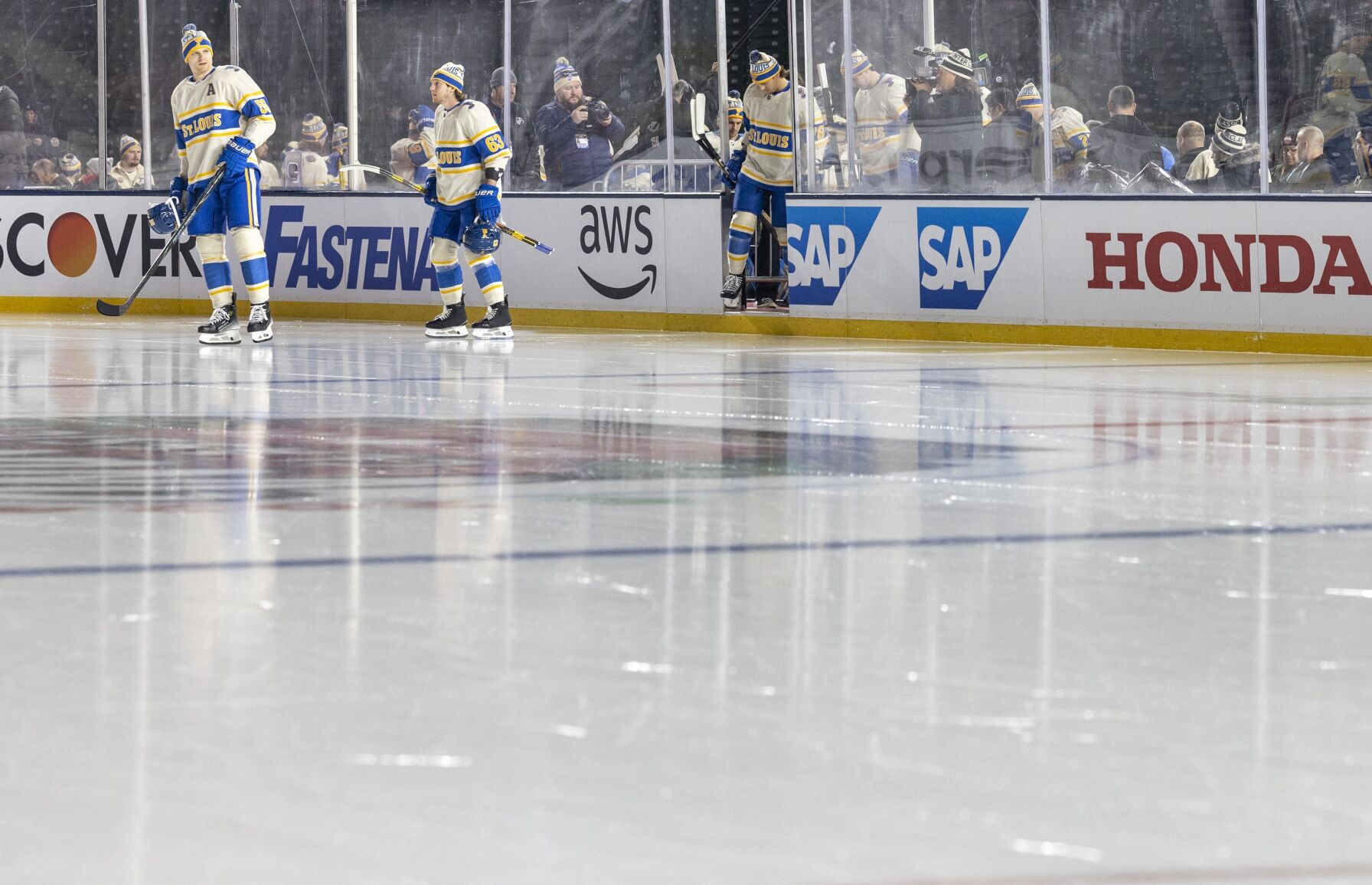 51şÚÁĎ Blues practice ahead of the Winter Classic in Chicago